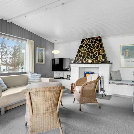 2 Bedroom Beautiful In Ferienhaus Farsø
