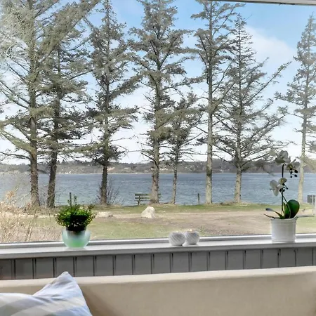 2 Bedroom Beautiful In *