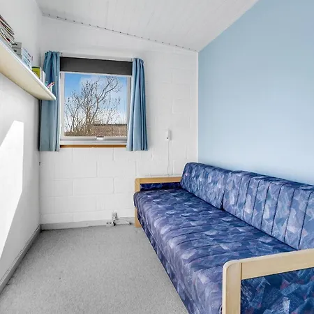 2 Bedroom Beautiful In Prázdninový dům