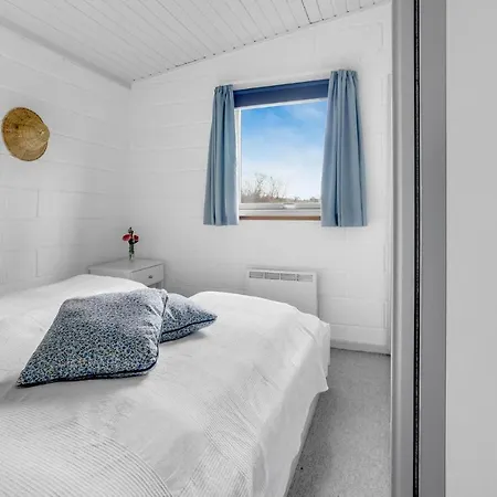 2 Bedroom Beautiful In Ferienhaus *